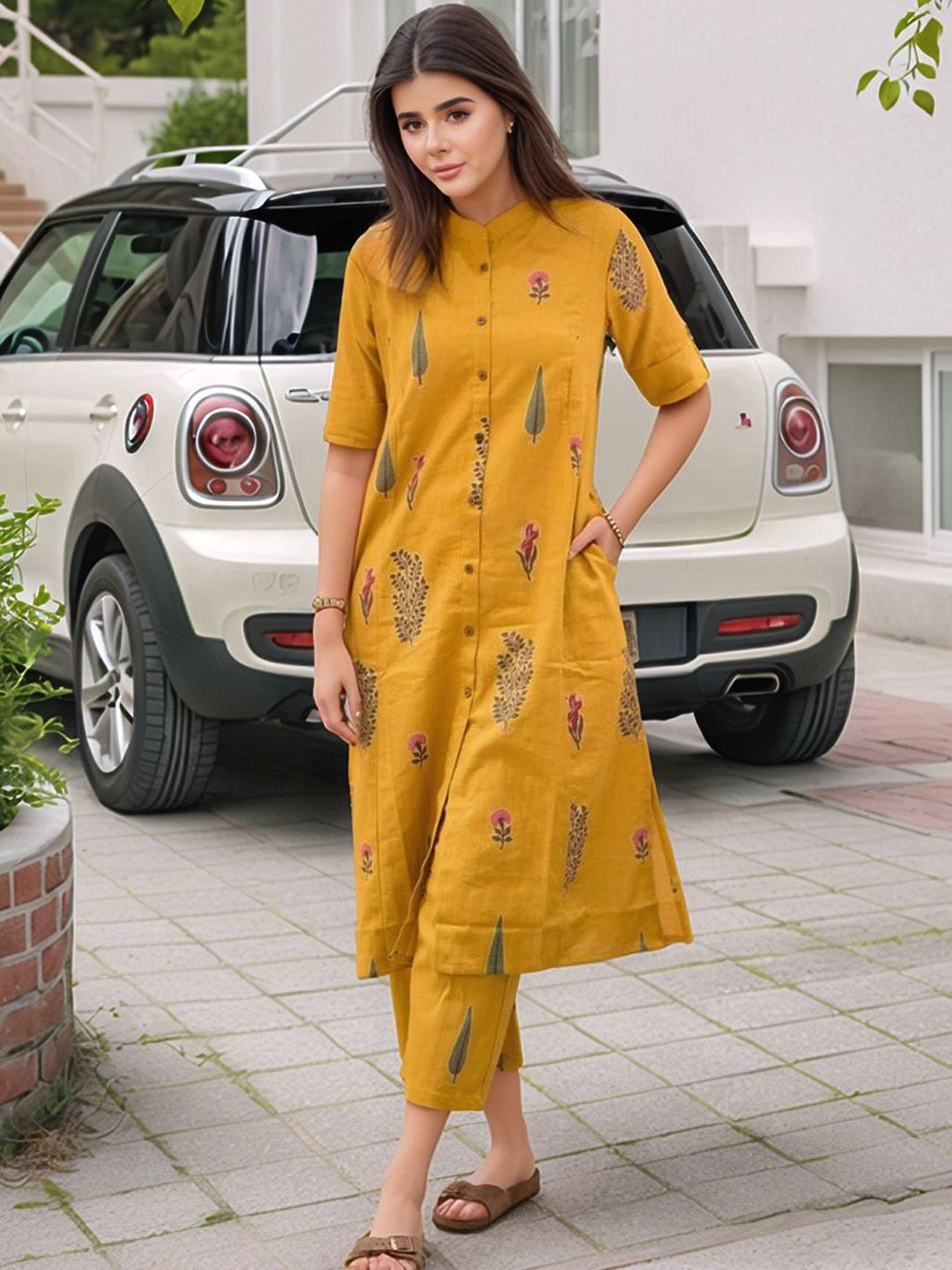 Aaghnya Women Floral Printed Regular Kurta with Trousers