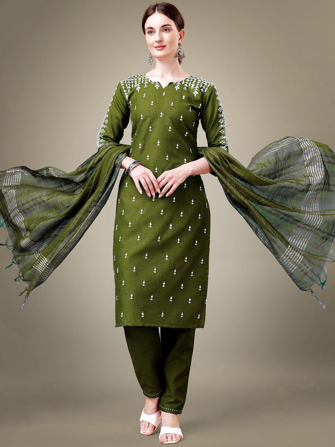 FANCYNINE Women Embroidered Thread Work Kurta with Trousers & Dupatta