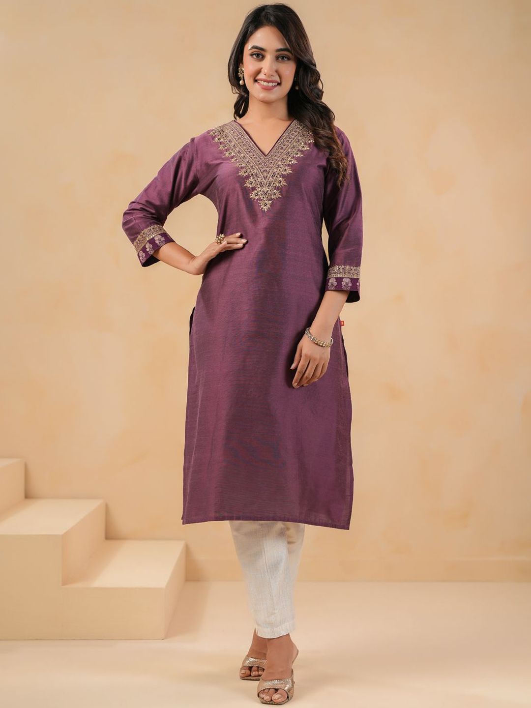 Span Floral Yoke Design V-Neck Thread Work Pure Silk Straight Kurta With Trouser