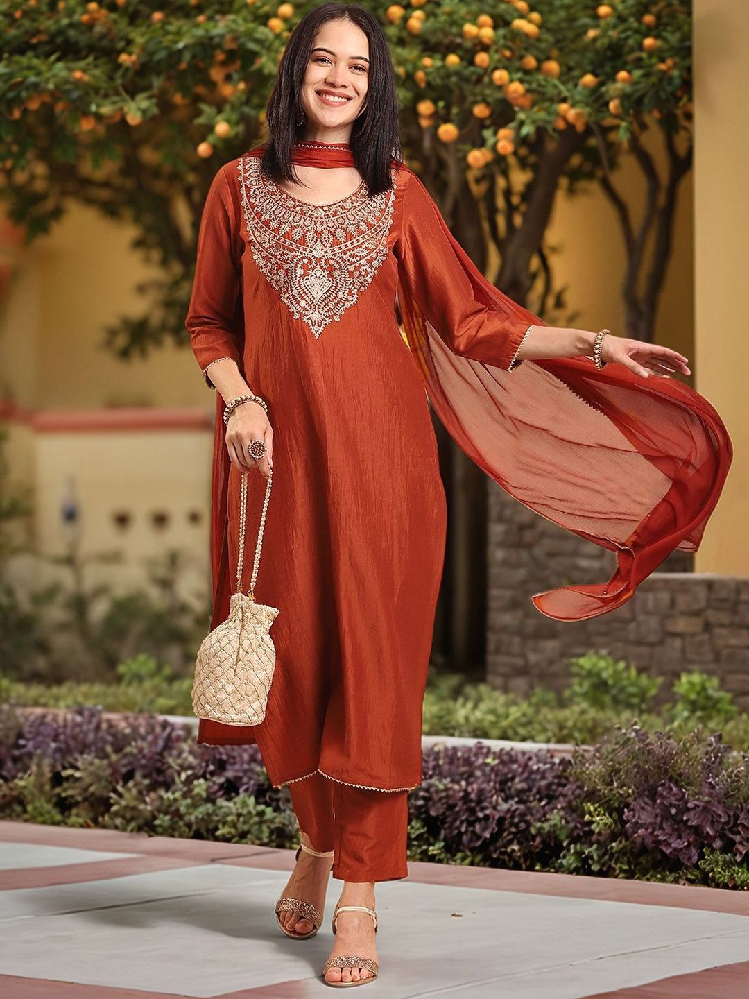 Aaghnya Women Floral Printed Regular Kurta with Trousers & With Dupatta