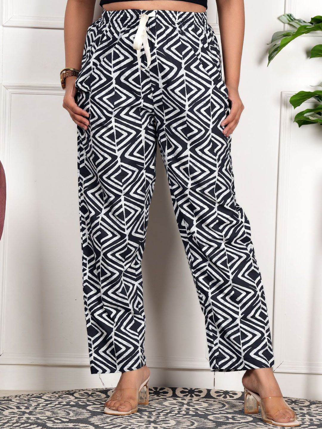 Style Shoes Women Geometric Printed Regular Trousers-picture-39