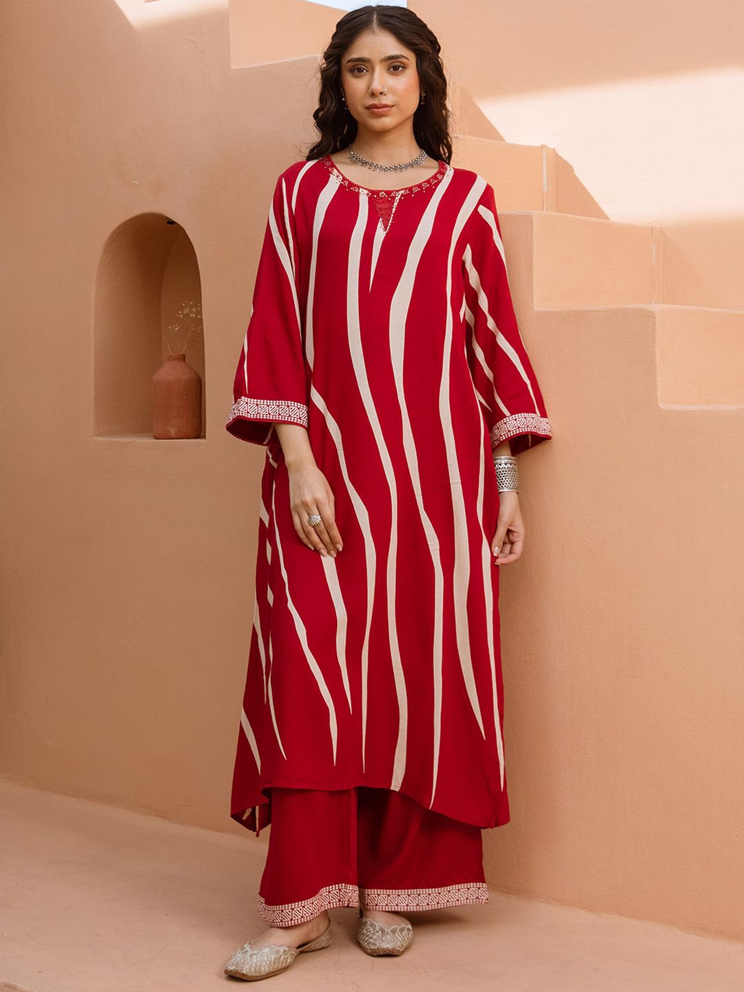 Nehamta Women Floral Printed Regular Beads and Stones Kurta with Palazzos