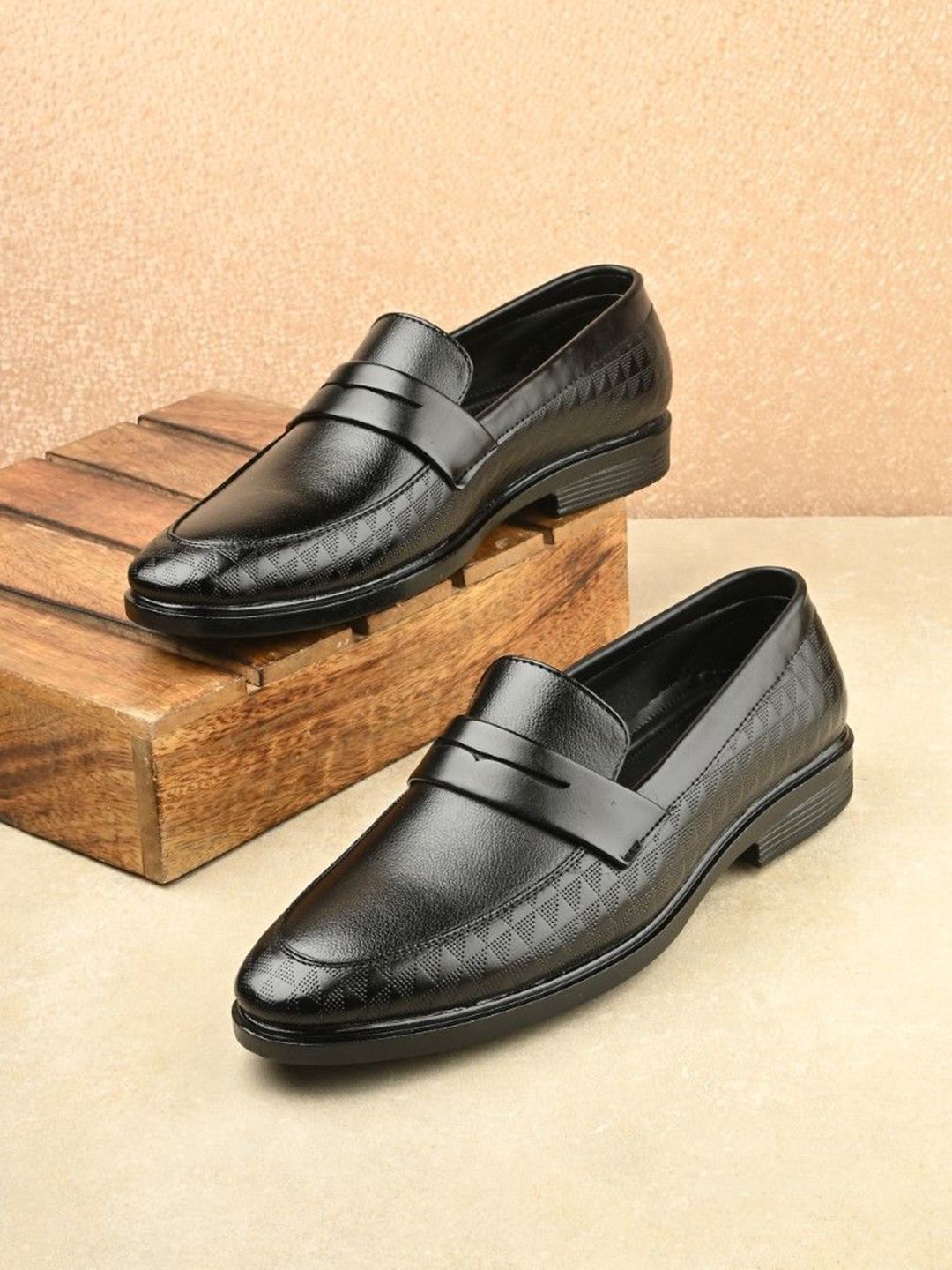 SERVER Men Textured Formal Loafers-picture-15