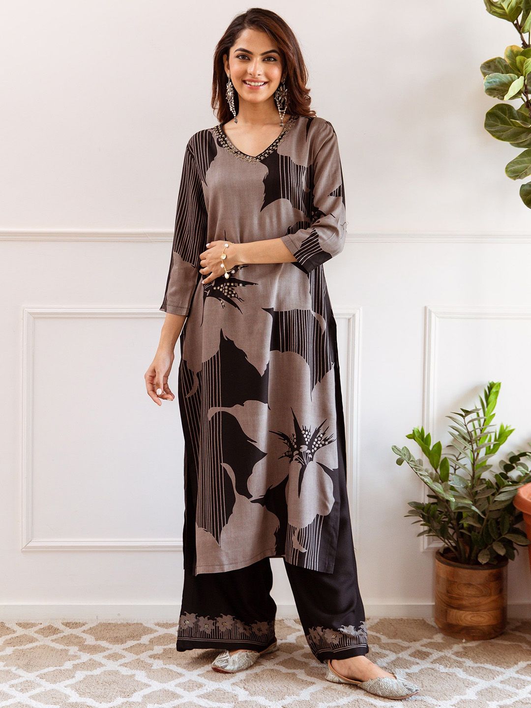 Nehamta Women Floral Printed Beads and Stones Kurta with Palazzos