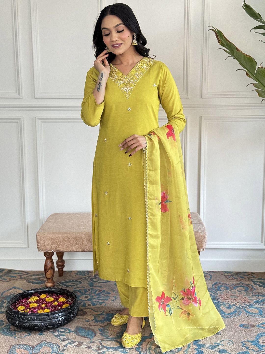 CANBIA Women Floral Embroidered Kurta with Trousers & Dupatta