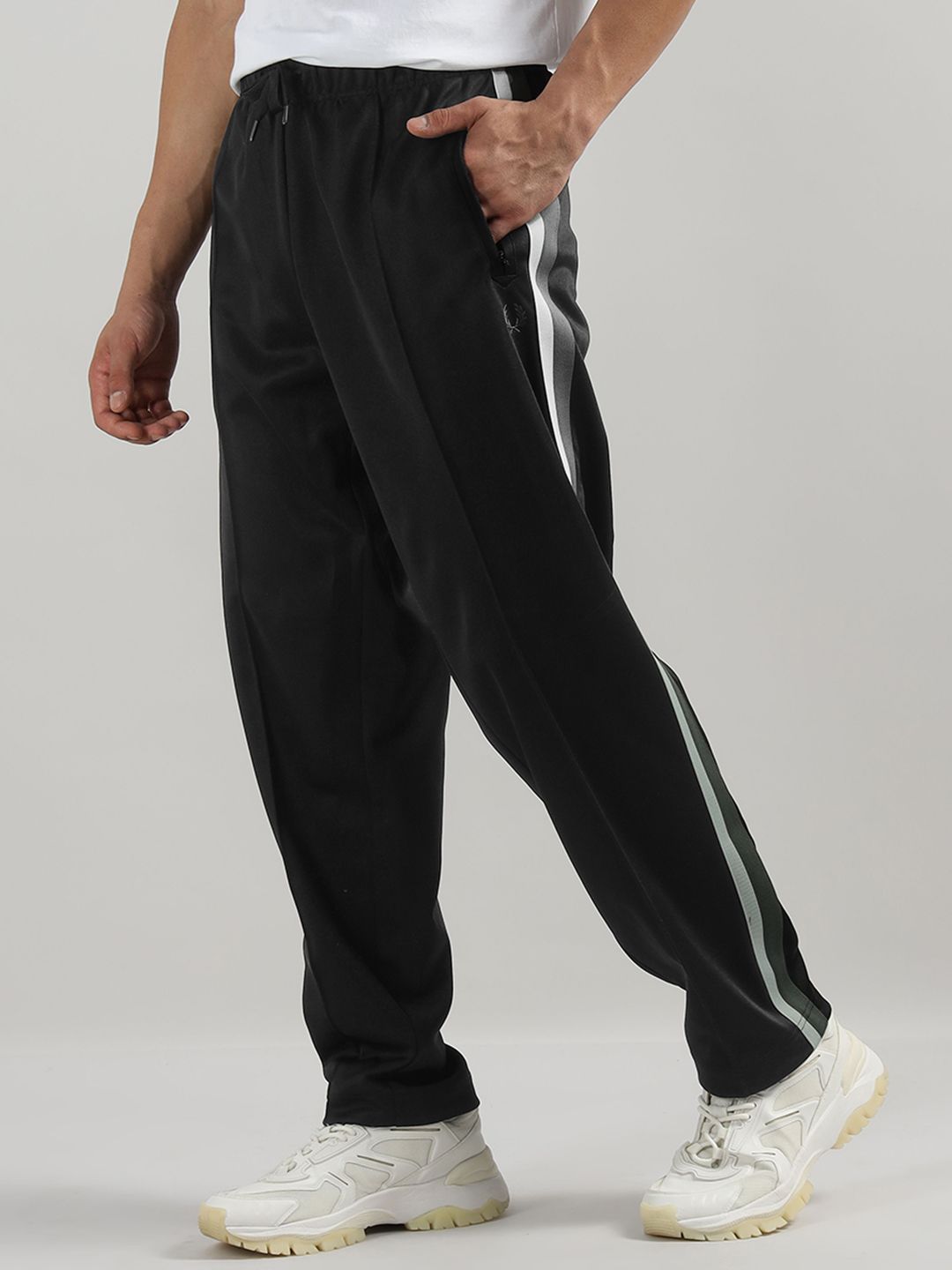 Fred Perry Men Loose Fit Mid-Rise Trousers-picture-48