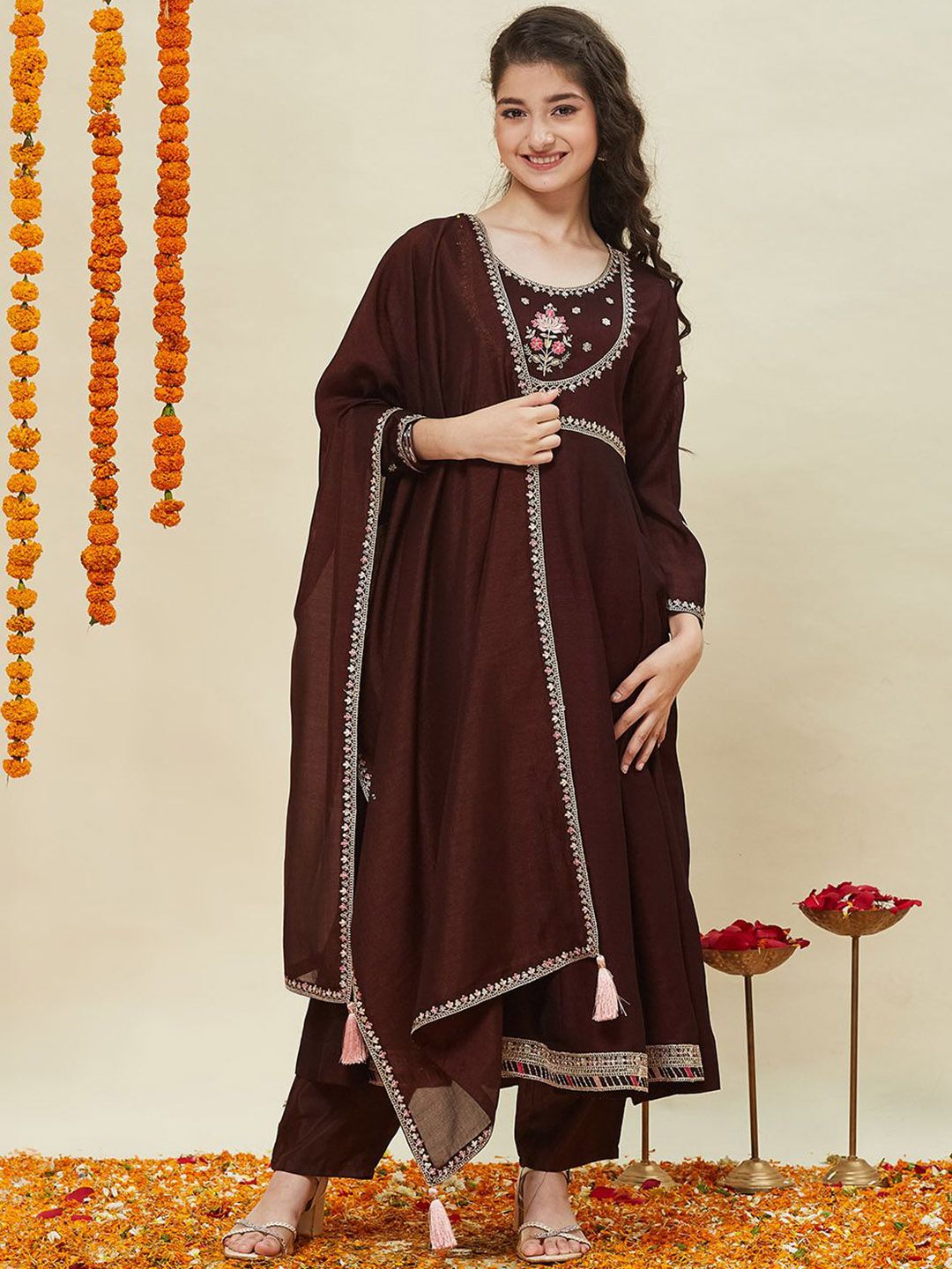 CurlyTales Girls Floral Embroidered Thread Work Kurta with Trousers & Dupatta