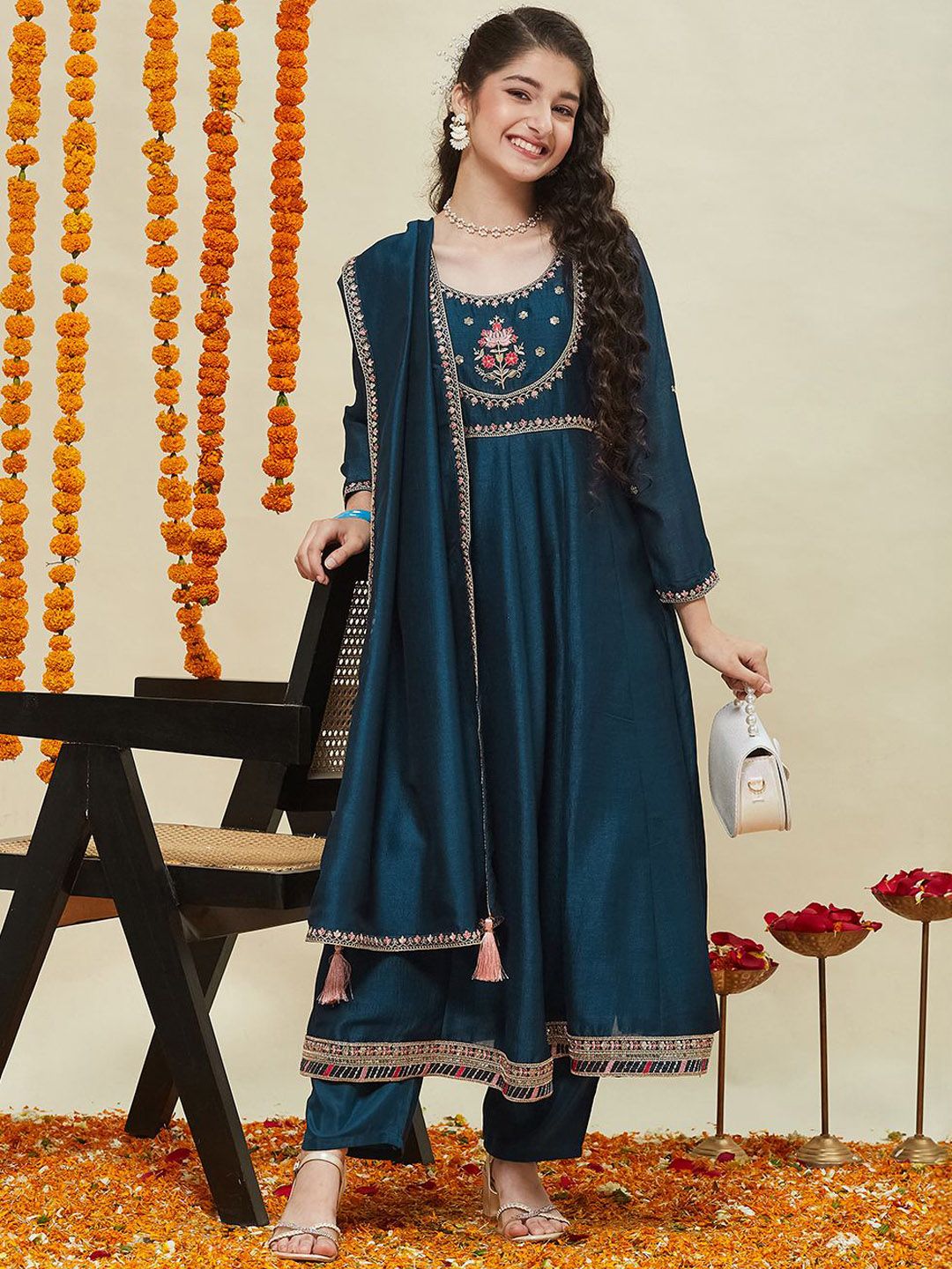 CurlyTales Girls Floral Embroidered Kurta with Trousers & Dupatta-picture-14