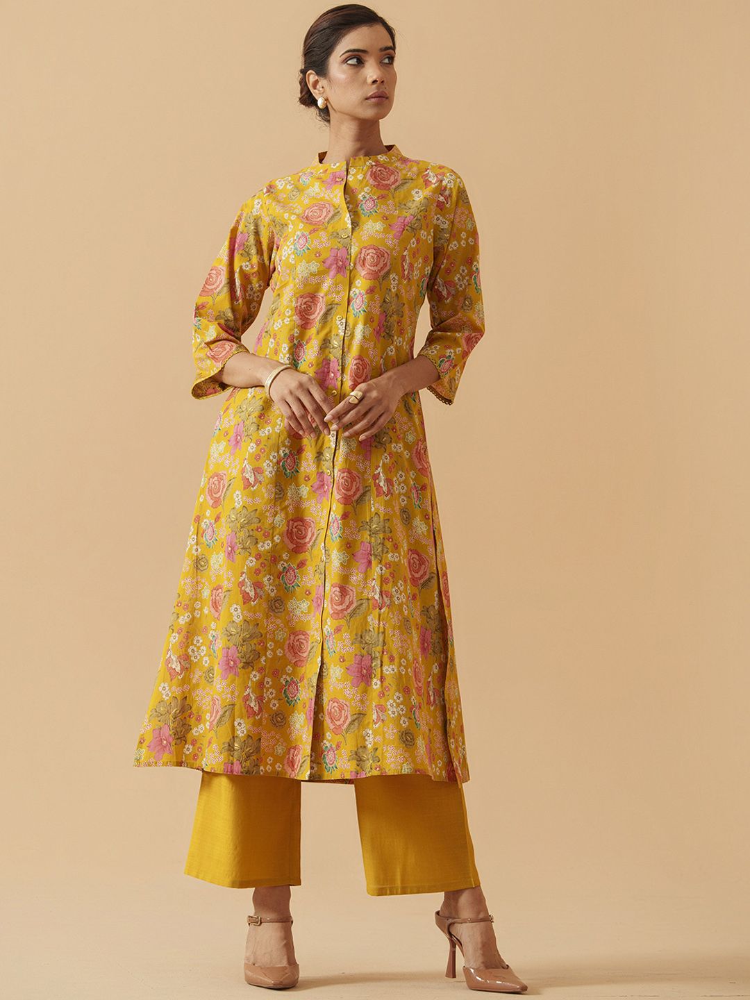 House of Pataudi Women Floral Printed Kurta with Trousers