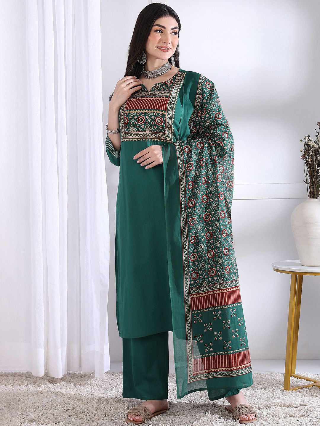 Vbuyz Women Floral Printed Kurta with Trousers & Dupatta