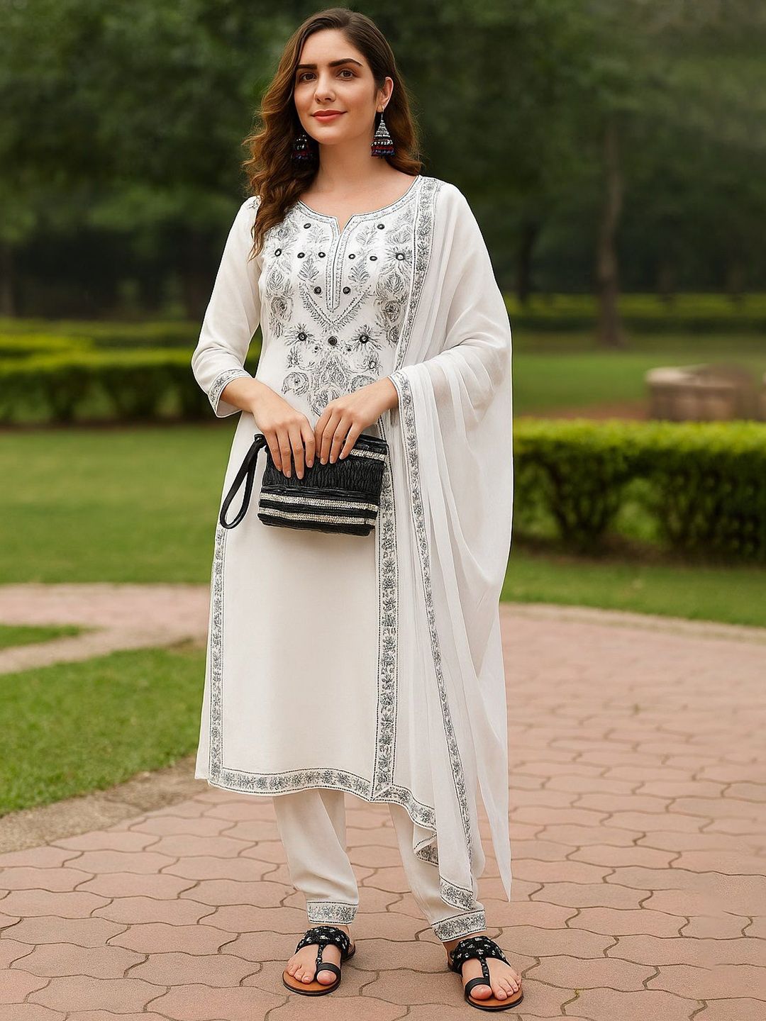 Tulsattva Women Floral Printed Kurta with Trousers