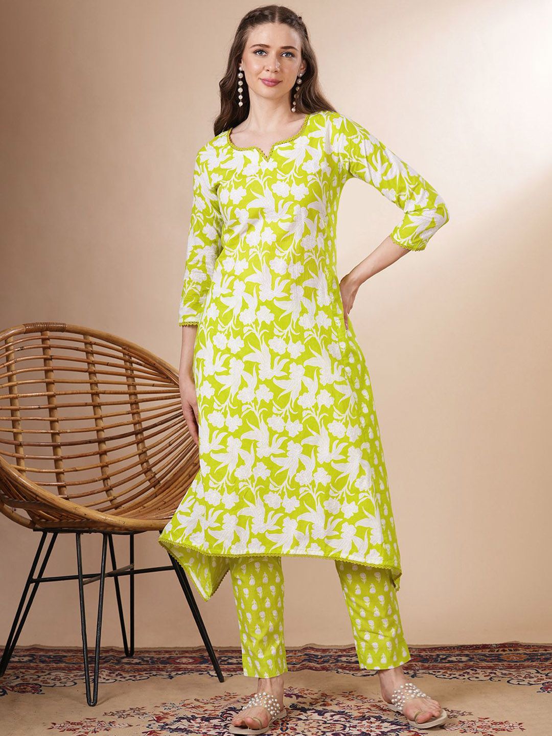 FASHOR Women Floral Printed Kurta with Trousers