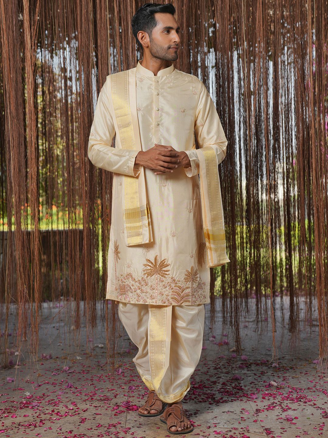 HILO DESIGN Floral Embroidered Mandarin Collar Pure Silk Kurta & Dhoti & Dupatta-picture-35