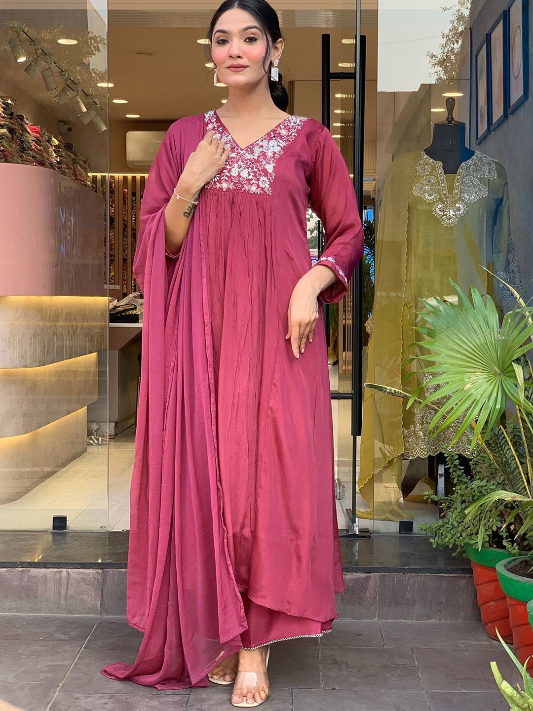 Siya Fashion Women Floral Embroidered V-Neck Regular Kurta with Trousers & With Dupatta