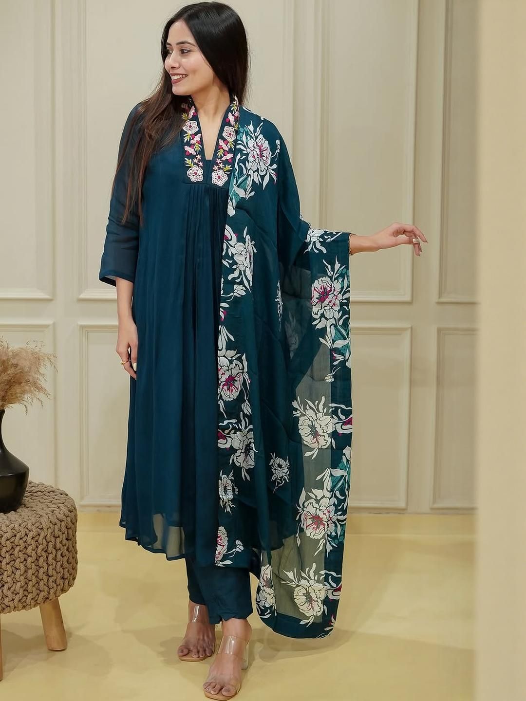 CaniBani Women Chinon Kurta Sets