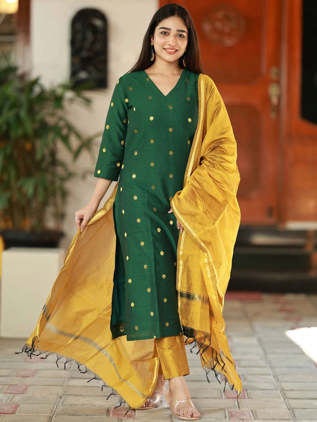 GoSriKi Women Geometric Printed Kurta with Trousers & Dupatta