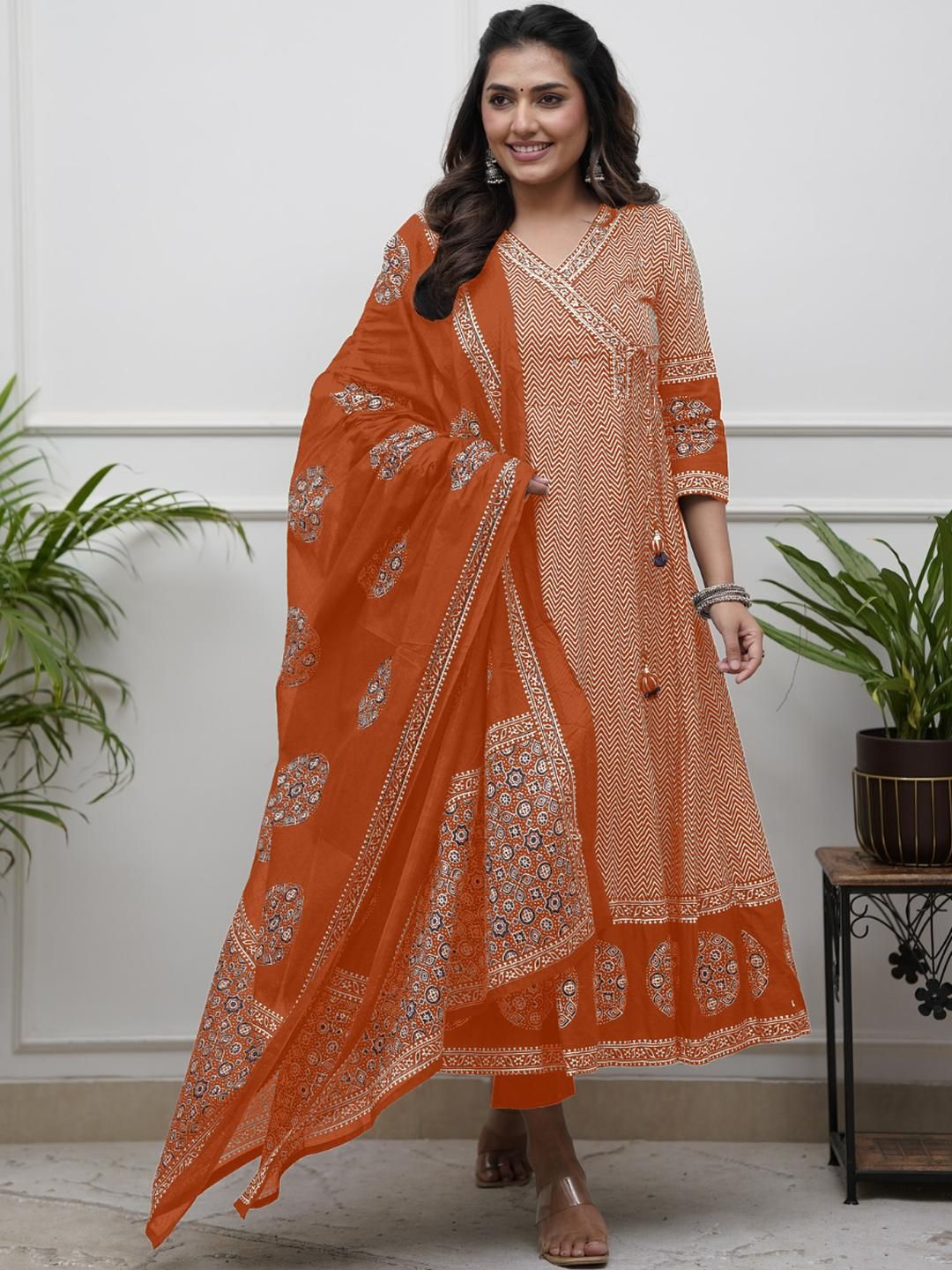 URMIR FASHION Women Cotton Blend Kurta Sets