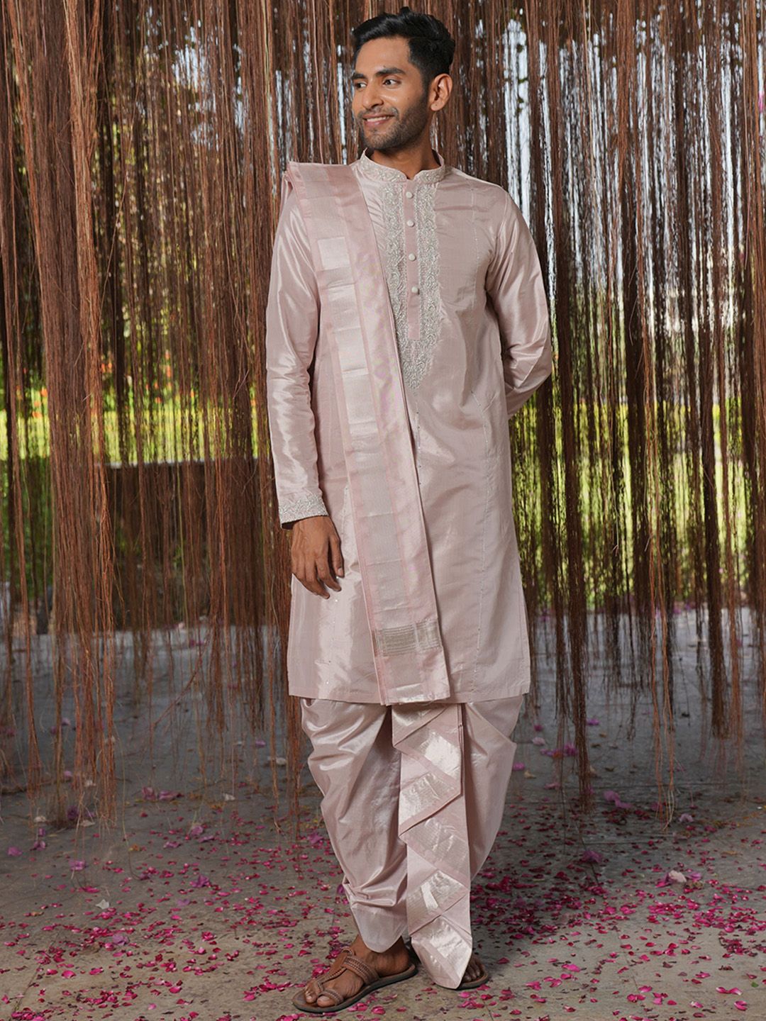 HILO DESIGN Kanjivaram Yoke Design Mandarin Collar Pure Silk Kurta & Dhoti & Dupatta-picture-36