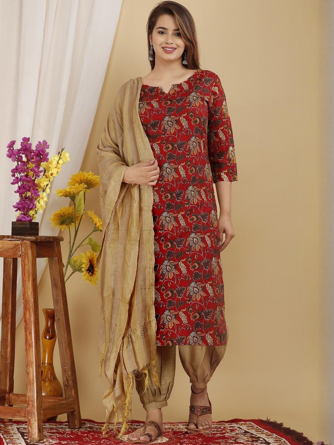 VIPY HANGER Women Cotton Blend Kurta Sets