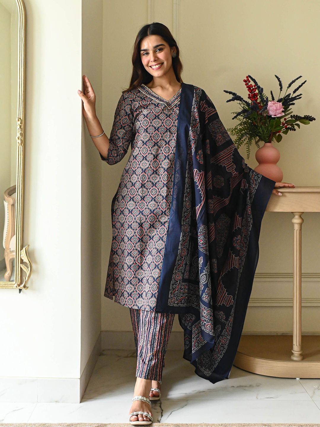 Bunaai Avika Floral Printed V-Neck Straight Kurta With Trousers & Dupatta