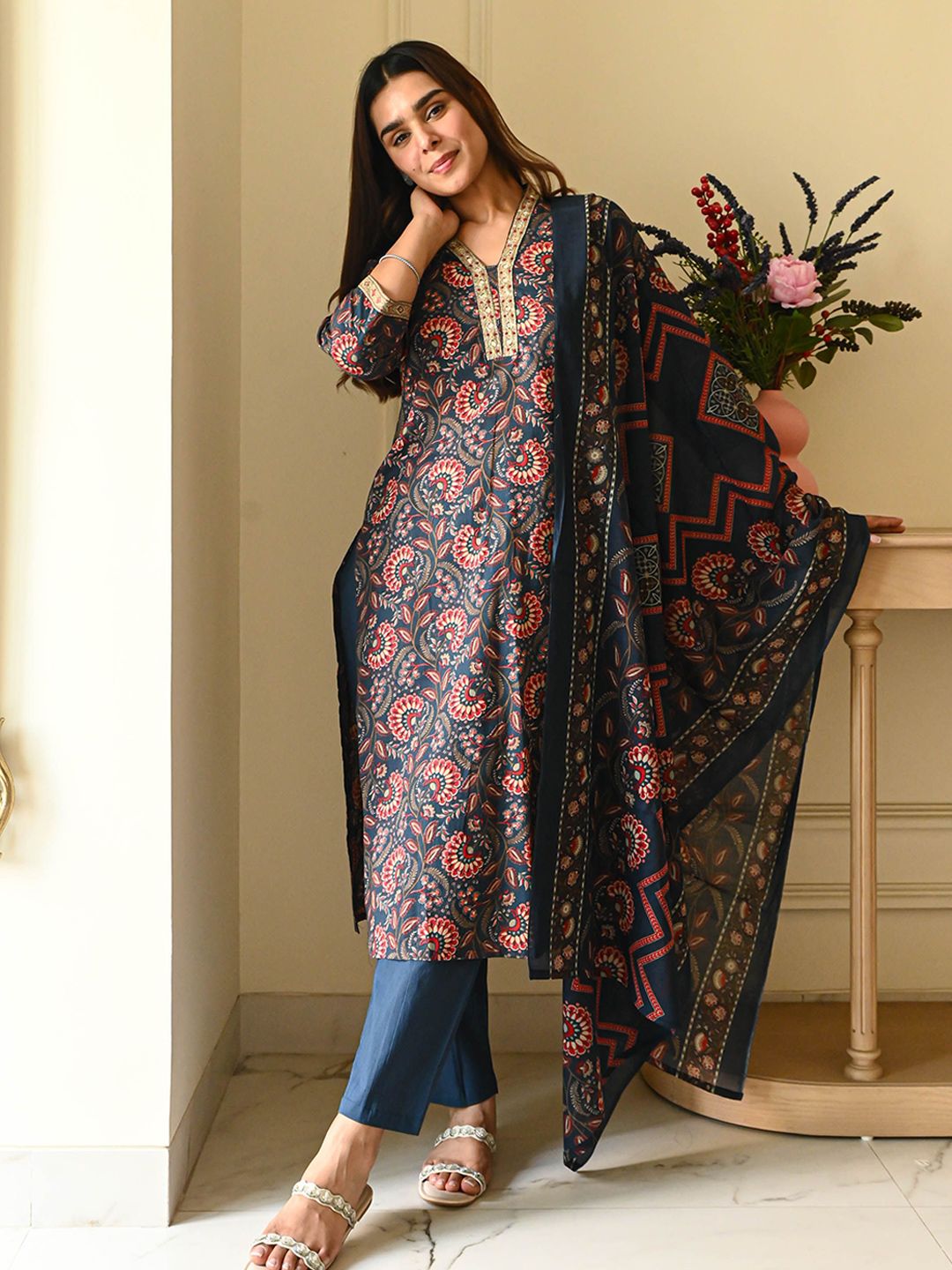 Bunaai Kamini Floral Printed V-Neck Straight Kurta With Trousers & Dupatta