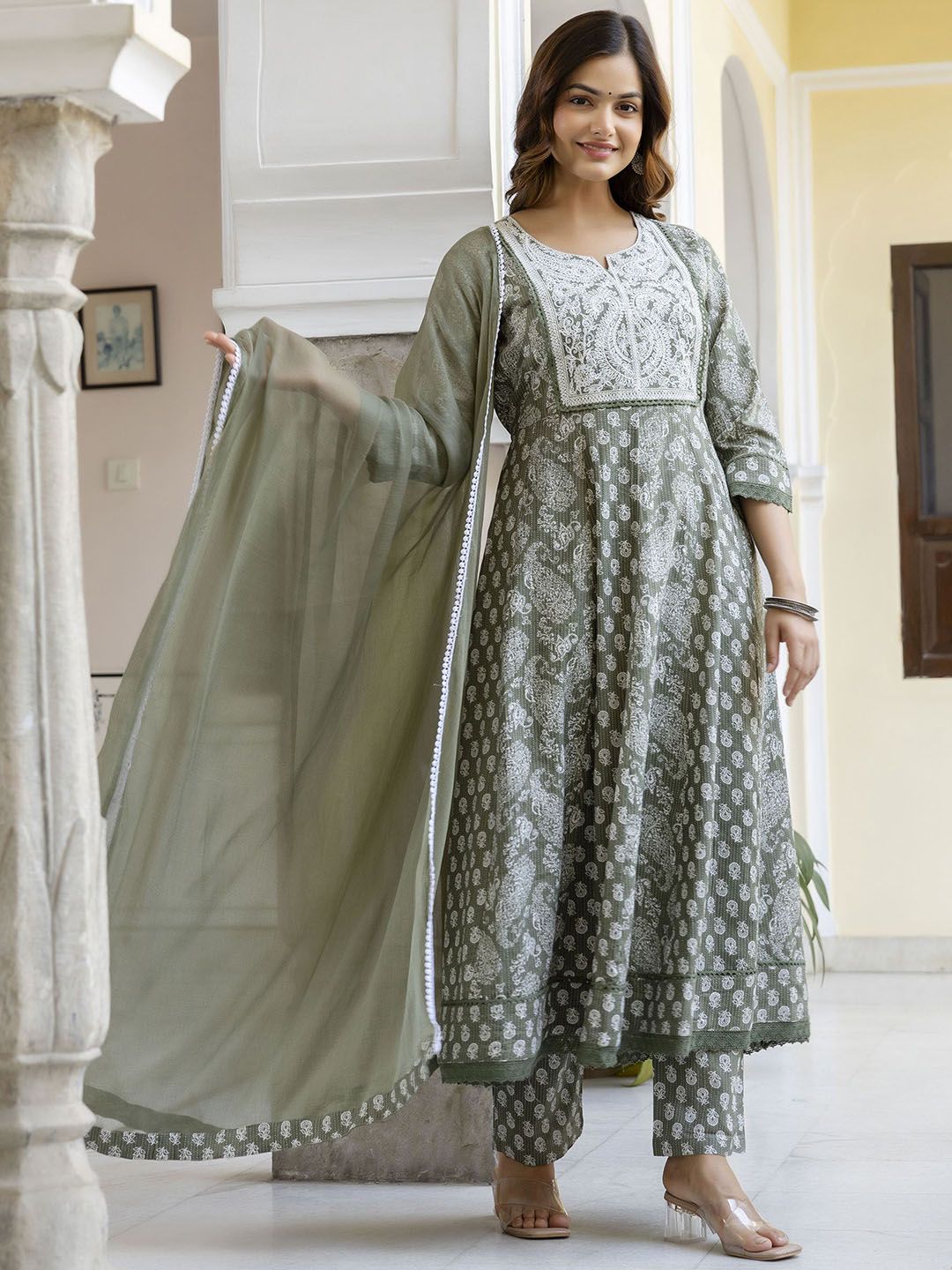 Anouk Women Floral Printed Kurta with Trousers & Dupatta