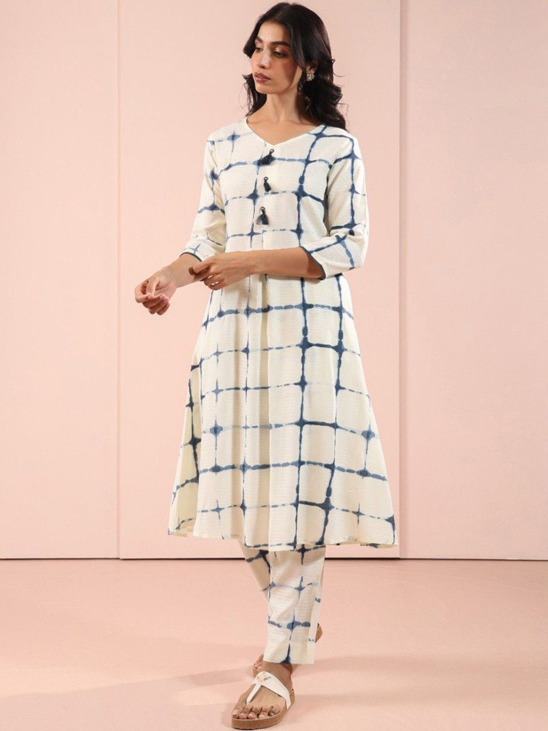 SUTI Women Quirky Printed Kurta with Trousers