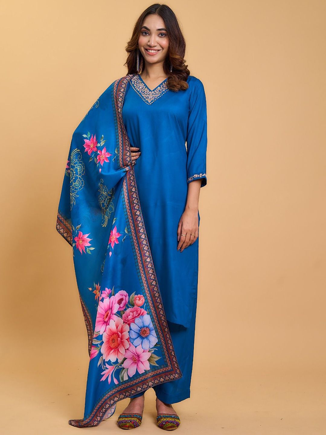 Moda Rapido Women Floral Embroidered Regular Kurti with Trousers & With Dupatta