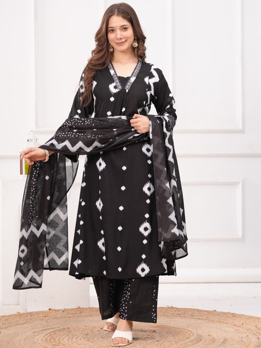 Dholiwal Fashion Women Geometric Printed Kurta with Palazzo & Dupatta