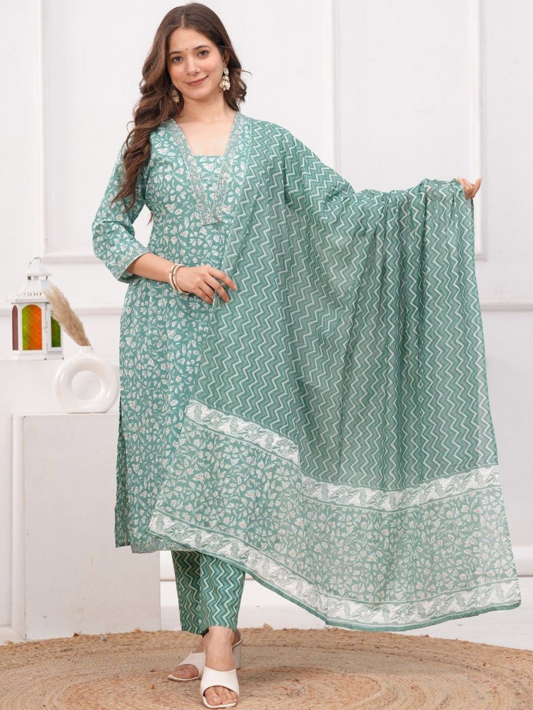 Dholiwal Fashion Women Floral Printed Kurta with Palazzo & Dupatta