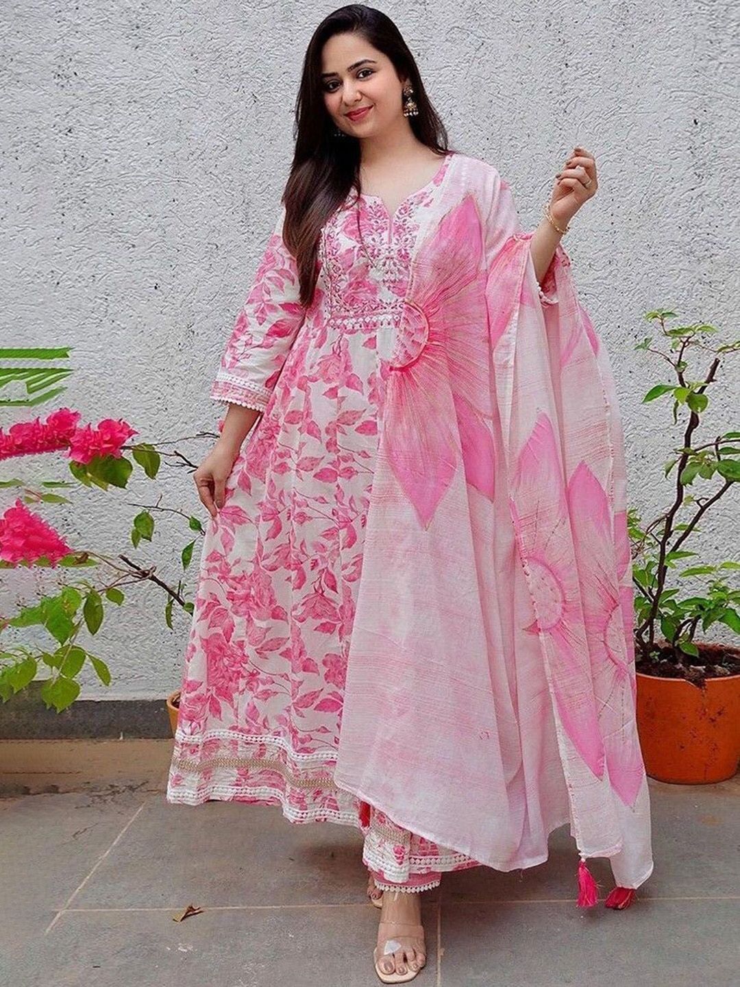 DIVASTRI Women Floral Printed Cotton Kurta with Trousers & Dupatta