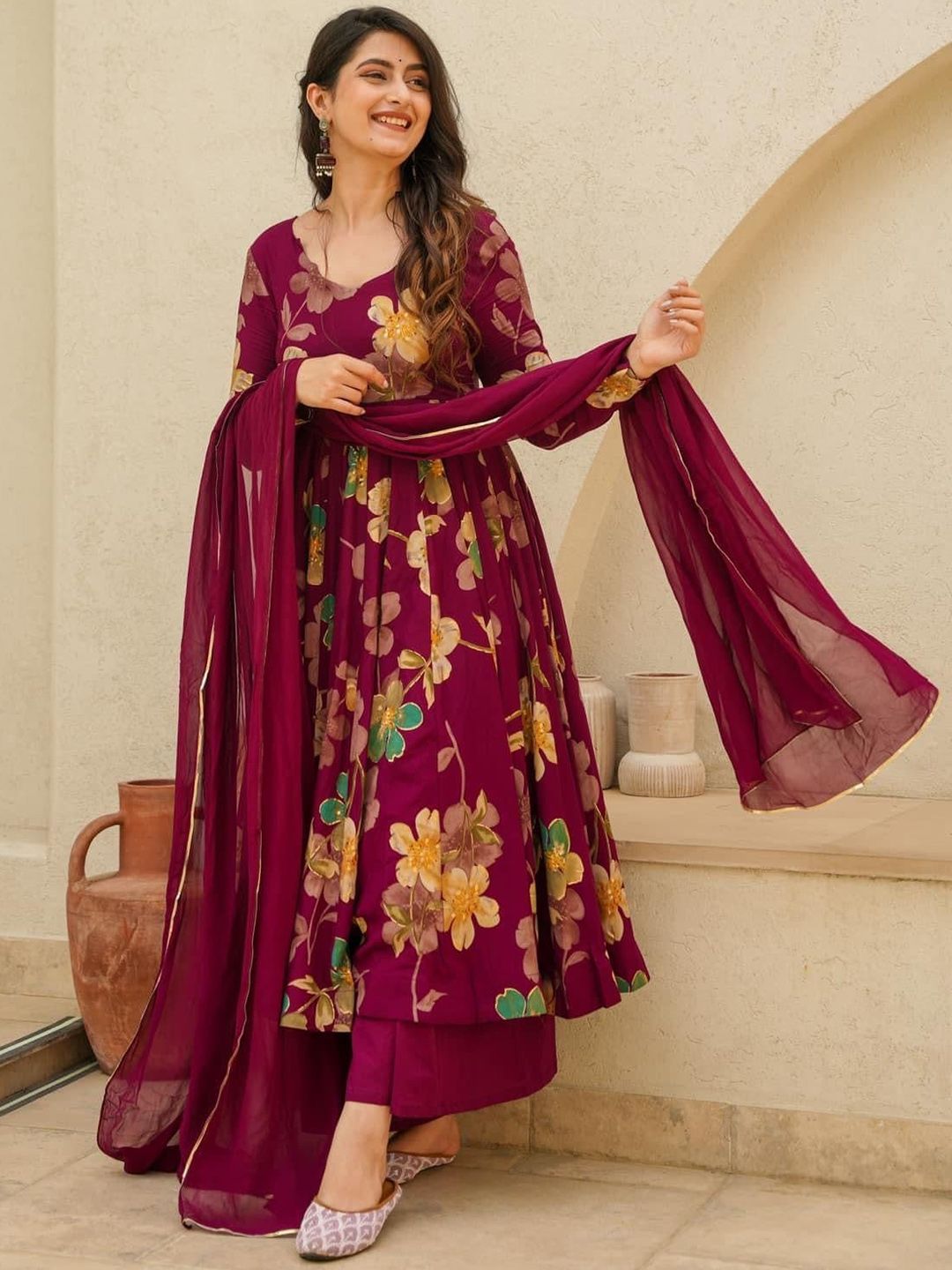 DIVASTRI Women Floral Printed Kurta with Palazzo & Dupatta
