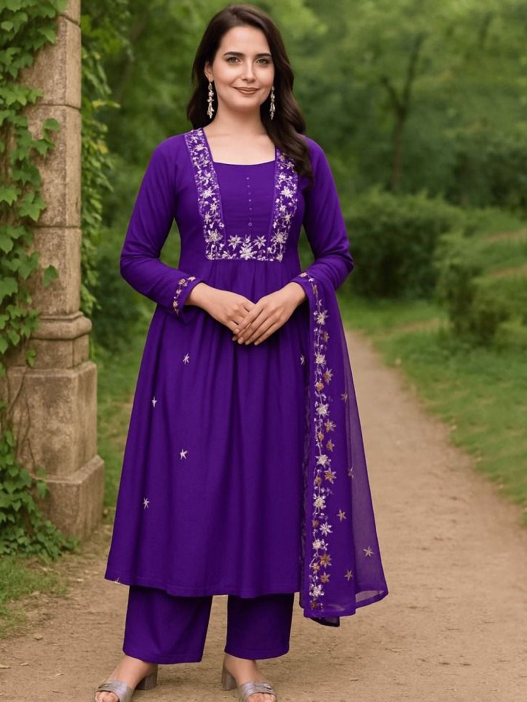 MISS CLOTHING Women Floral Embroidered Thread Work Kurta with Trousers & With Dupatta