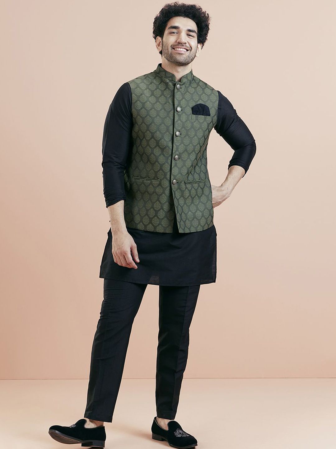 KISAH Men Green Ethnic Motifs Mid Kurta Jacket Trouser Set-picture-39