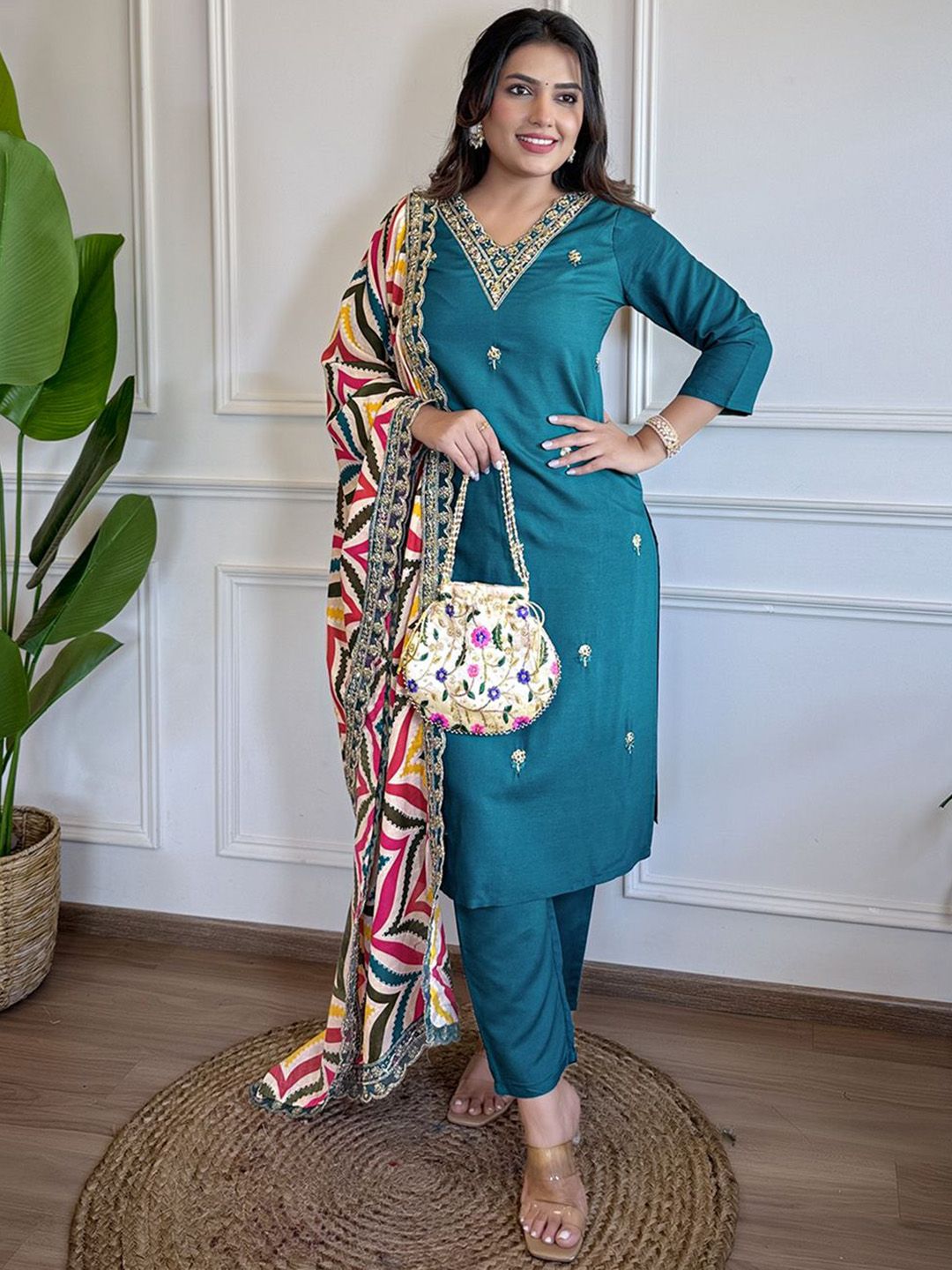 CHANDALIYO Women Ethnic Motifs Embroidered Regular Kurta with Churidar & With Dupatta