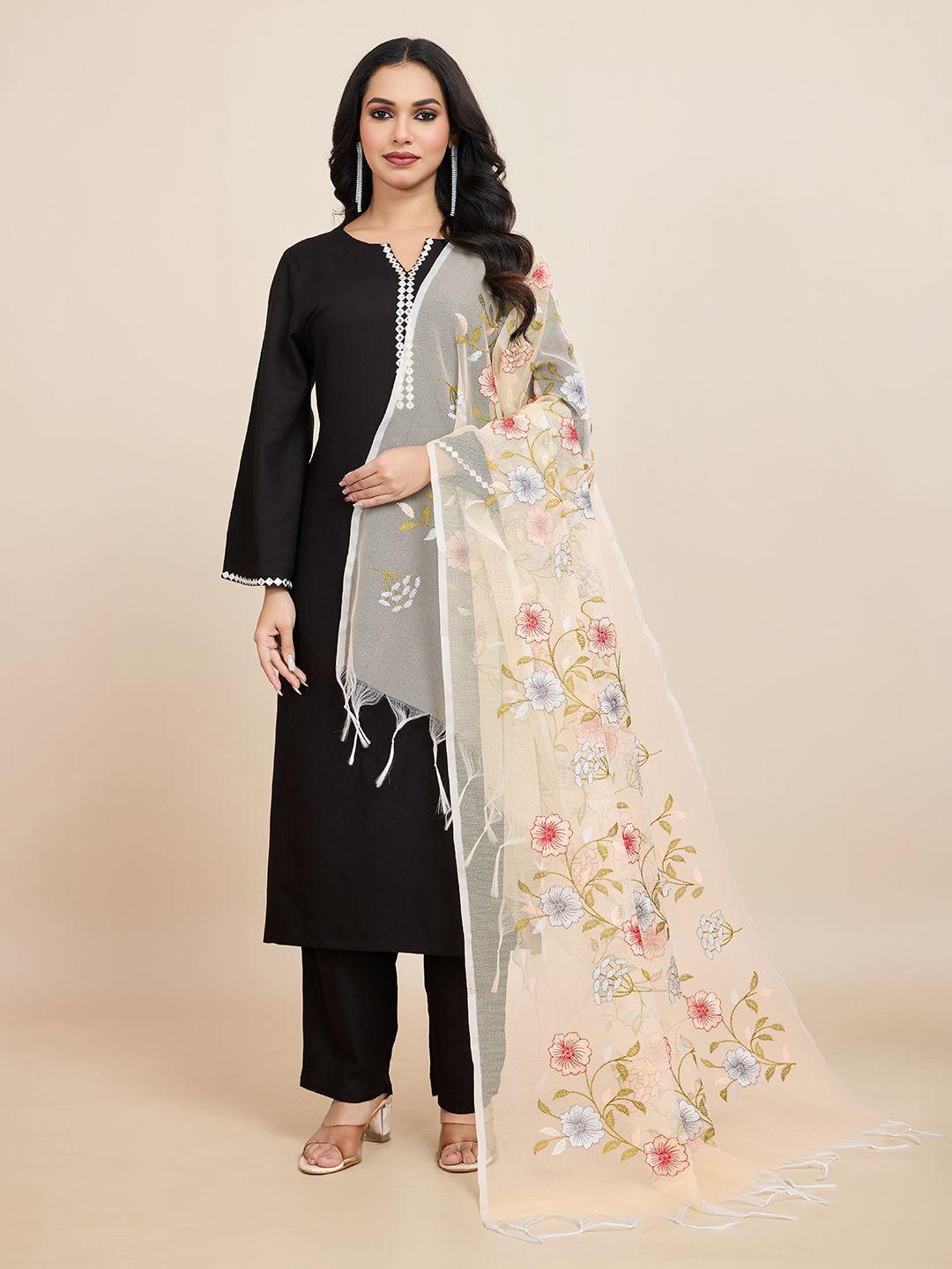 House of Pataudi Floral Embroidered Tasseled Dupatta-picture-24