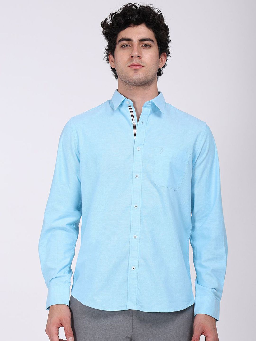 Indian Terrain Men Classic Fit Solid Spread Collar Cotton Casual Shirt-image-2