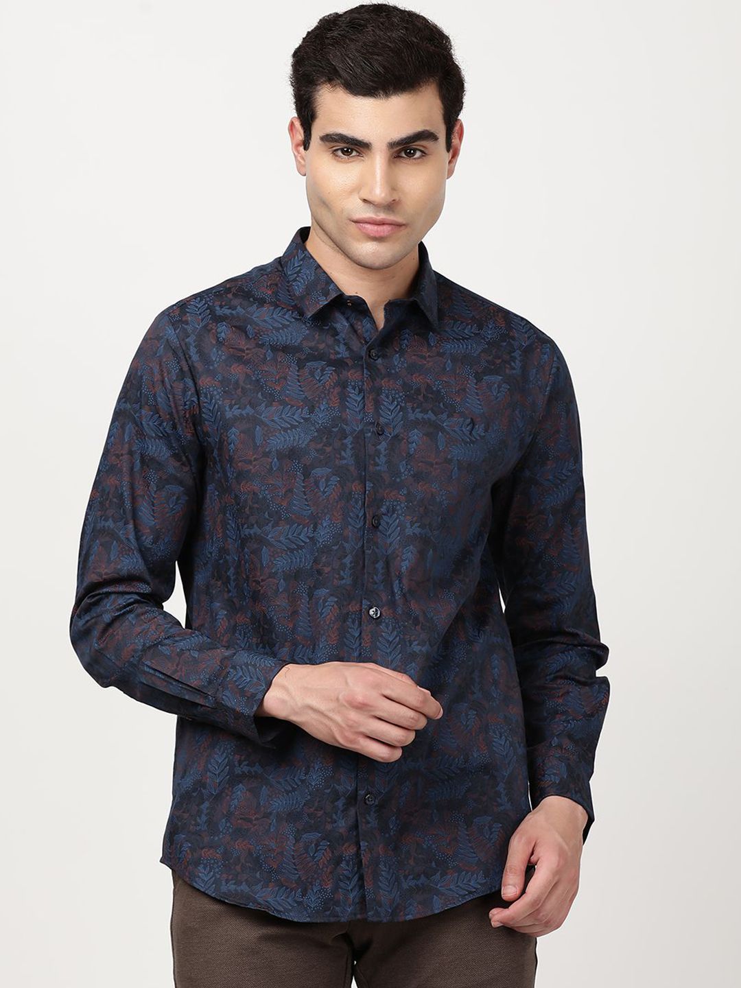 Indian Terrain Men Classic Fit Floral Printed Spread Collar Pure Cotton Casual Shirt-picture-24