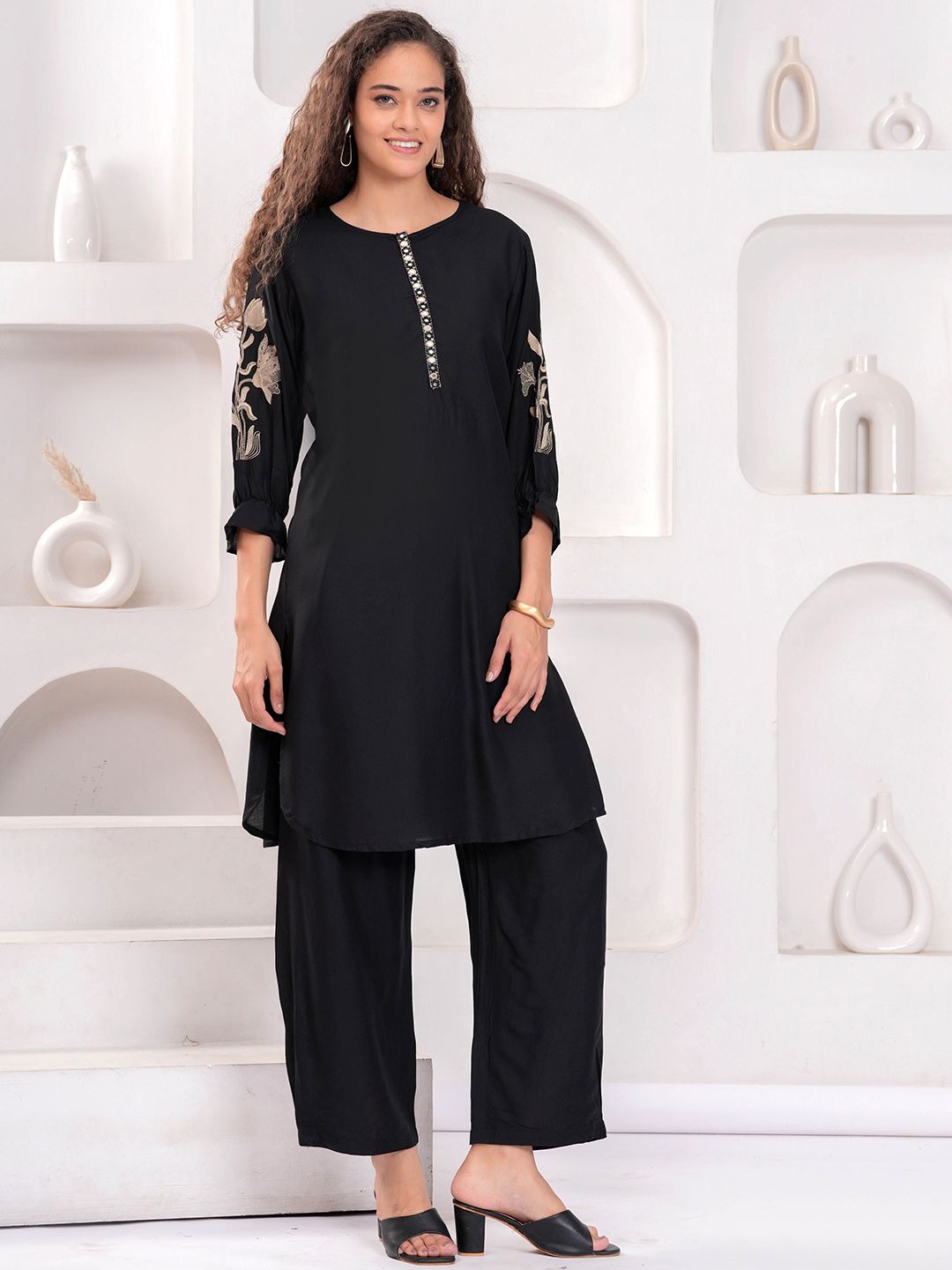 OH MI DIOS Round Neck Thread Work A-Line Kurta With Palazzo