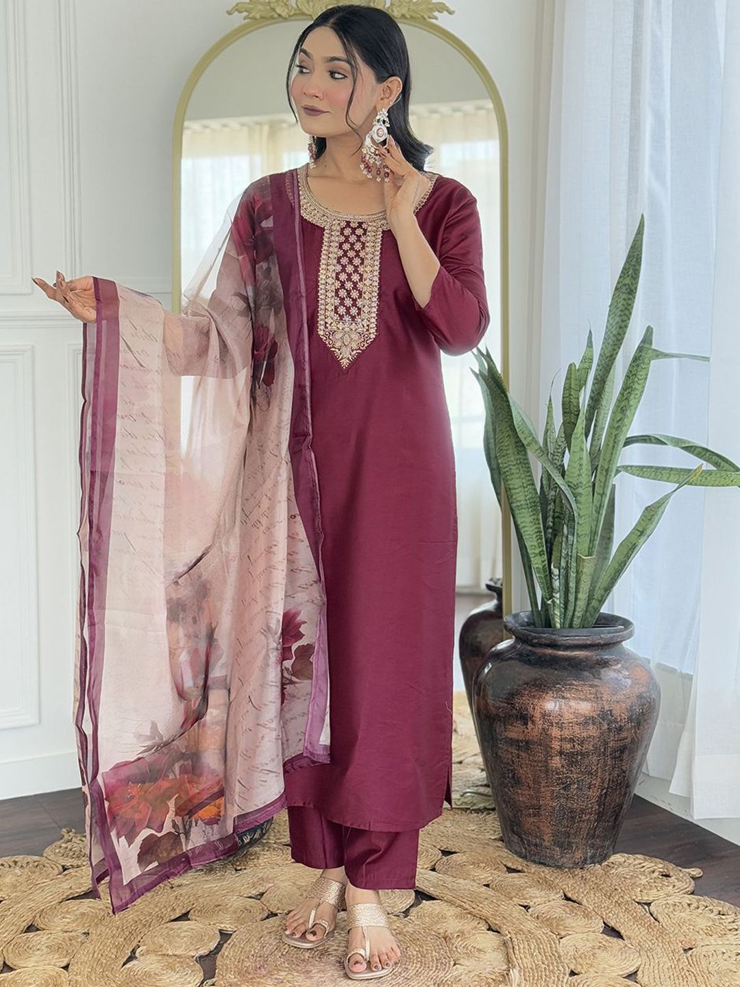 CHANDALIYO Women Ethnic Motifs Embroidered Kurta with Trousers & Dupatta