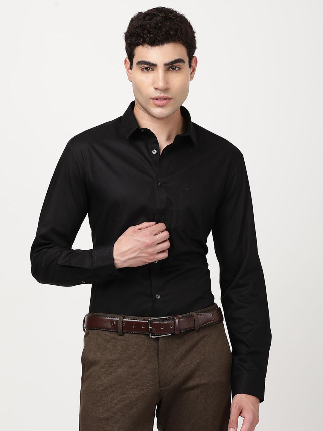 Indian Terrain Men Classic Slim Fit Solid Spread Collar Pure Cotton Formal Shirt-picture-31