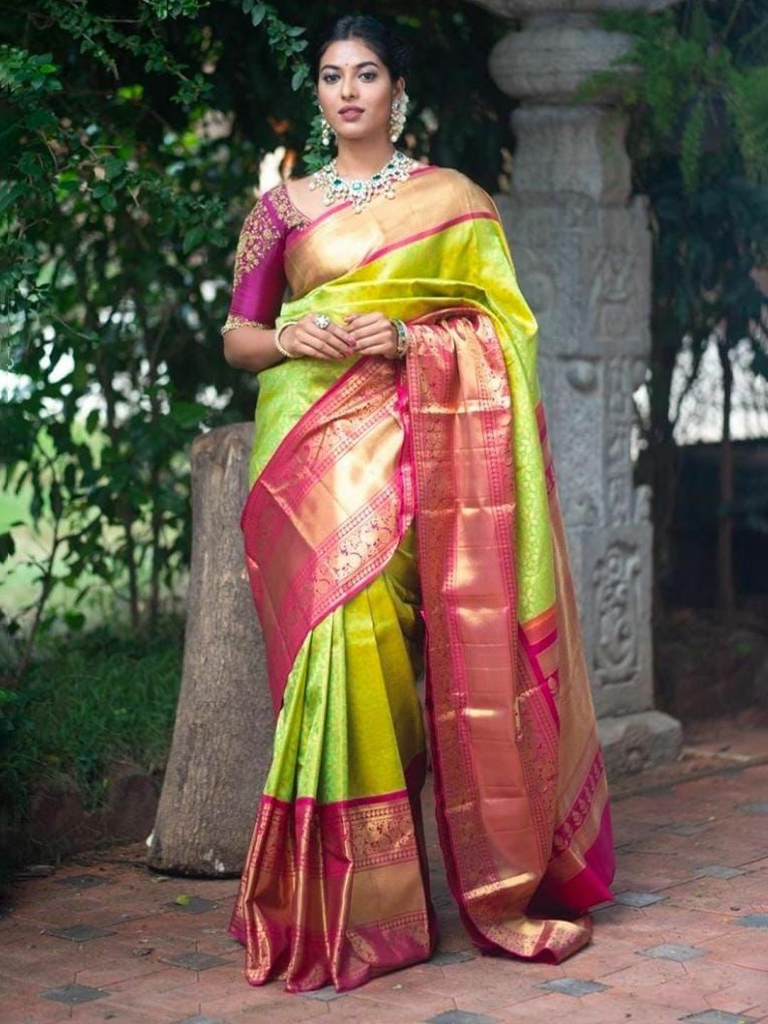 VILLE FASHION Ethnic Motifs Woven Design Zari Banarasi Saree-picture-16