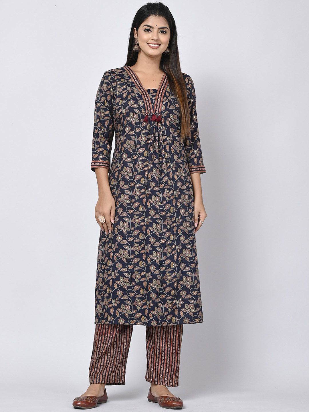 Oash Women Ethnic Motifs Printed Kurta with Trousers