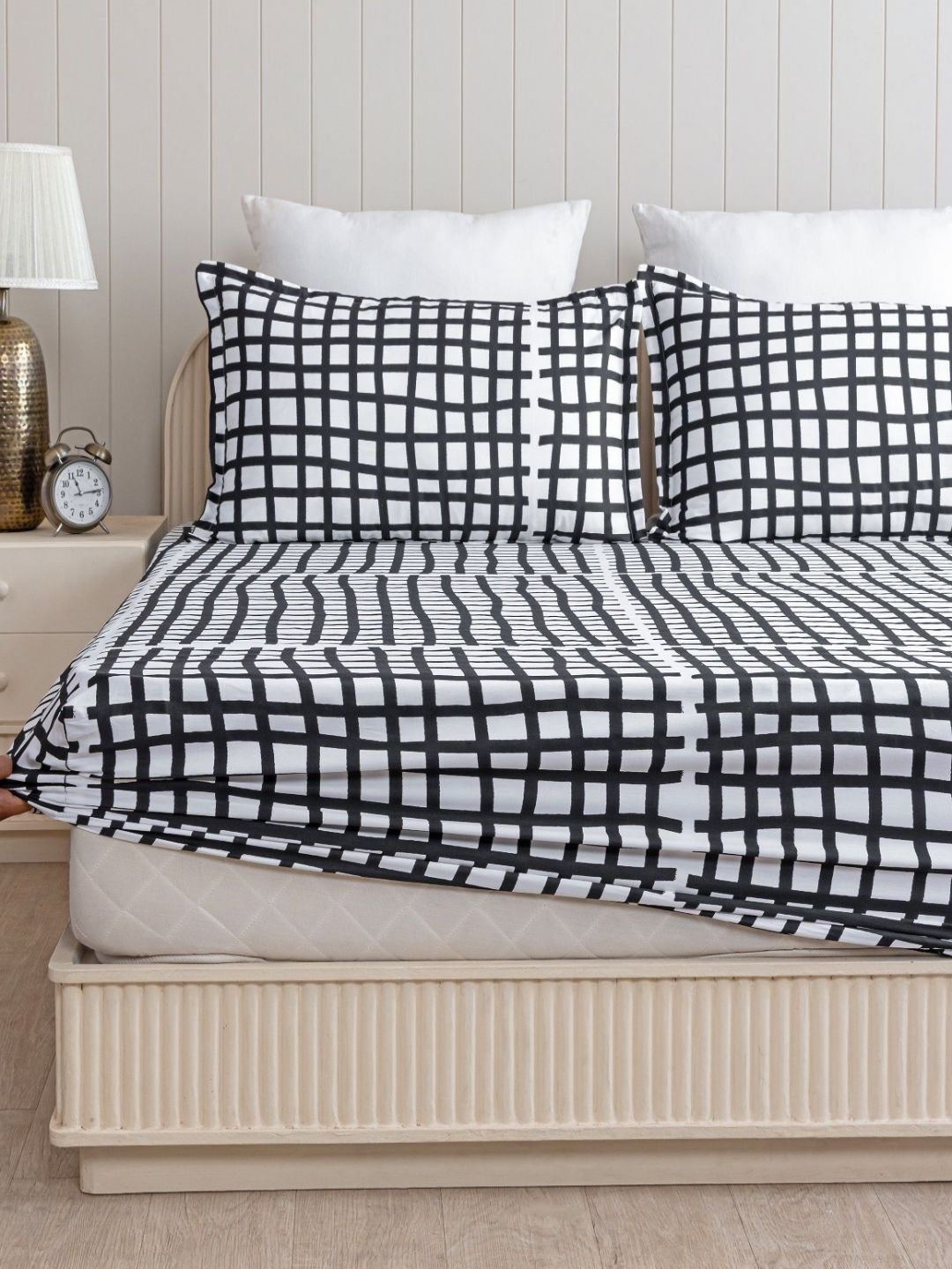 HOMEMONDE Monochrome Stria Black Checked Cotton 210 TC King Bedsheet Set 1.82 x 1.98 m-picture-25