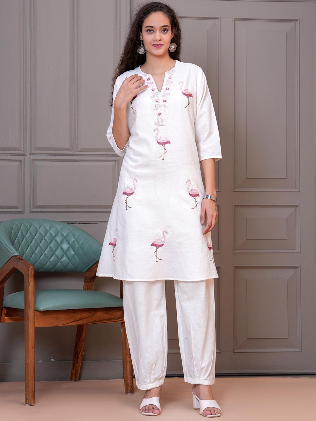 OH MI DIOS Ethnic Motifs Embroidered Notch Neck Thread Work A-Line Kurta With Trouser