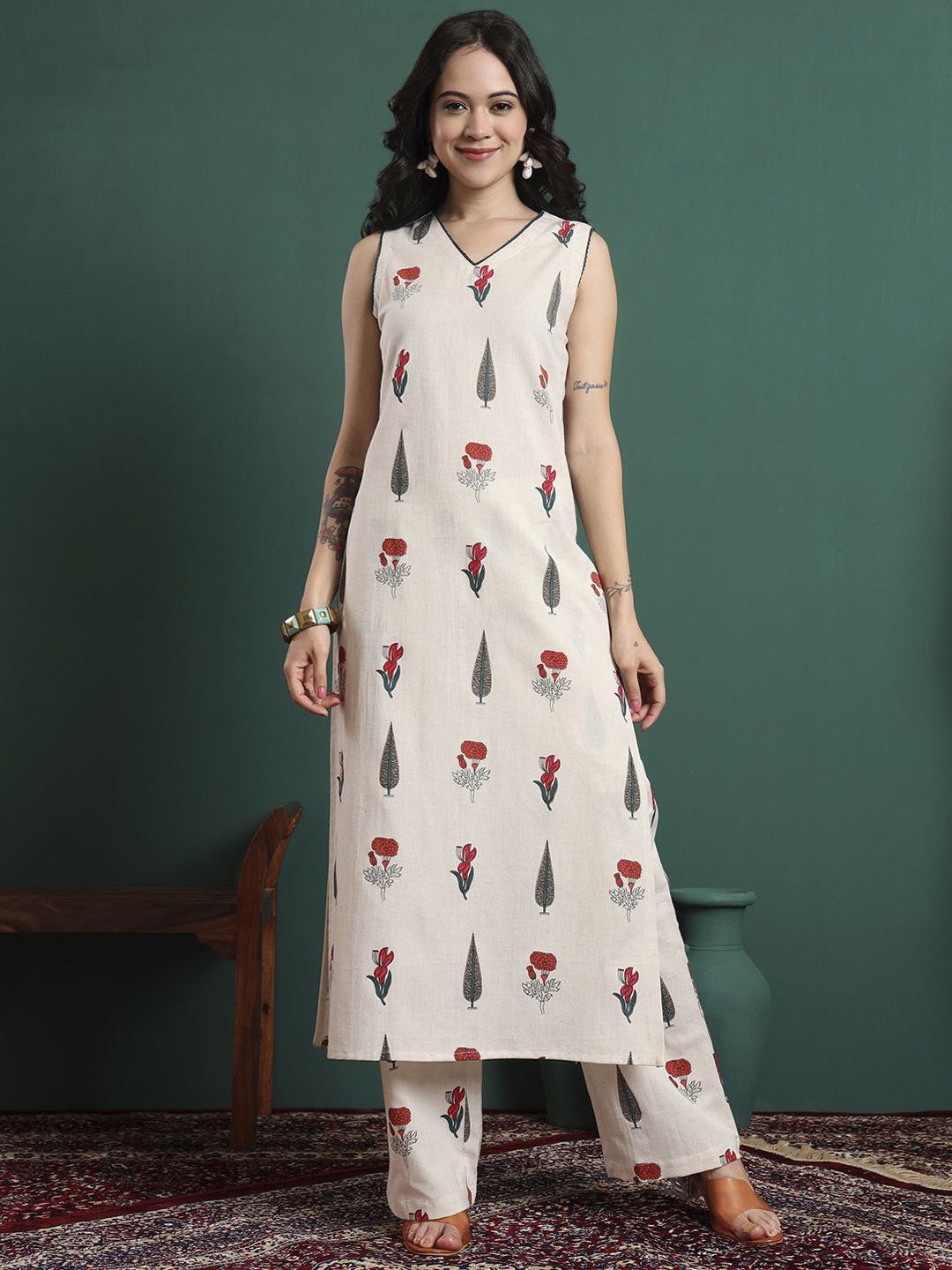 KALINI Women Floral Printed Kurta with Trousers