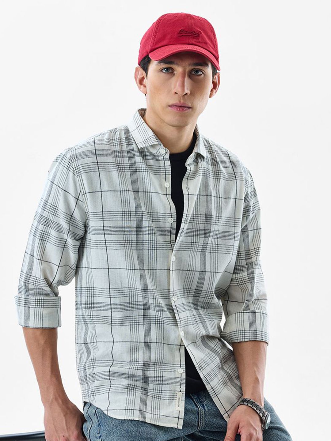 Snitch Men Checked Spread Collar Casual Shirt