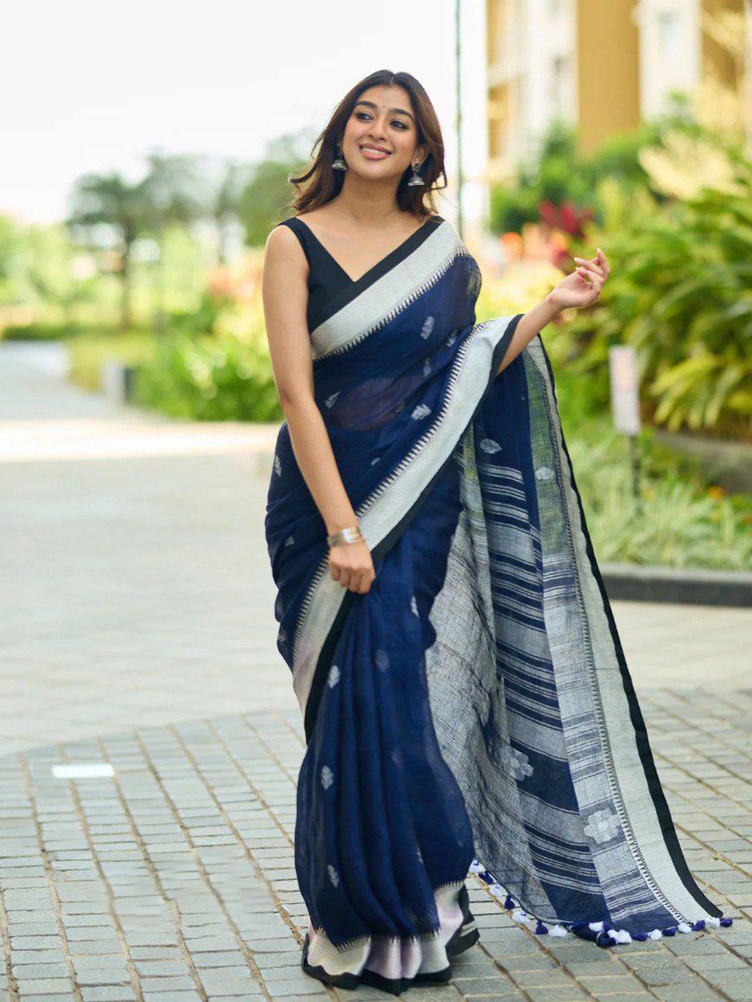 VILLE FASHION Woven Design Zari Linen Blend Kota Saree-picture-17