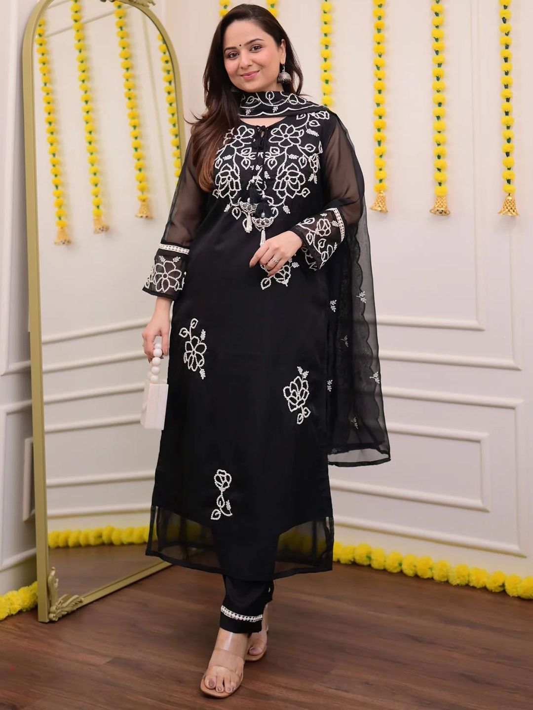 Shriyangan Women Floral Embroidered Kurta with Trousers & Dupatta