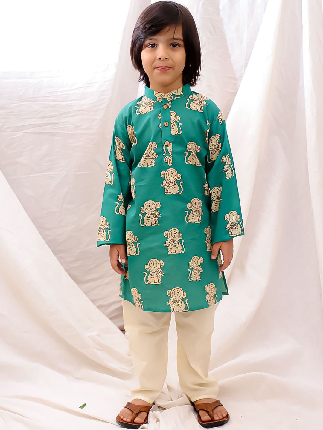 BownBee Boys Quirky Printed Mandarin Collar Pure Cotton Straight Kurta With Pyjama-picture-24